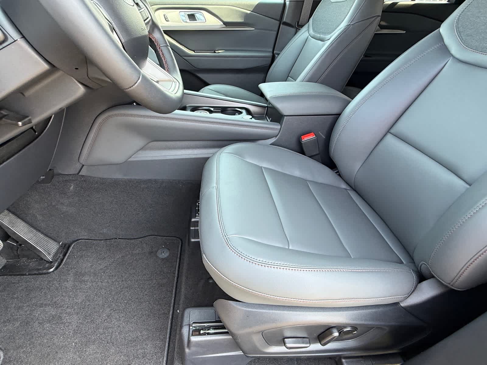 2027 Ford Explorer Active w/200A Pkg