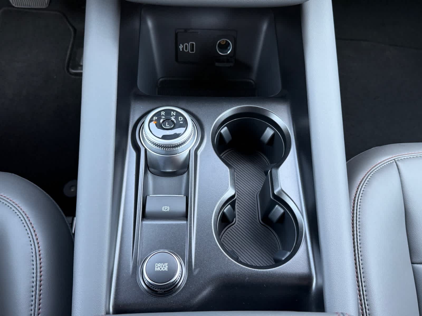 2027 Ford Explorer Active w/200A Pkg