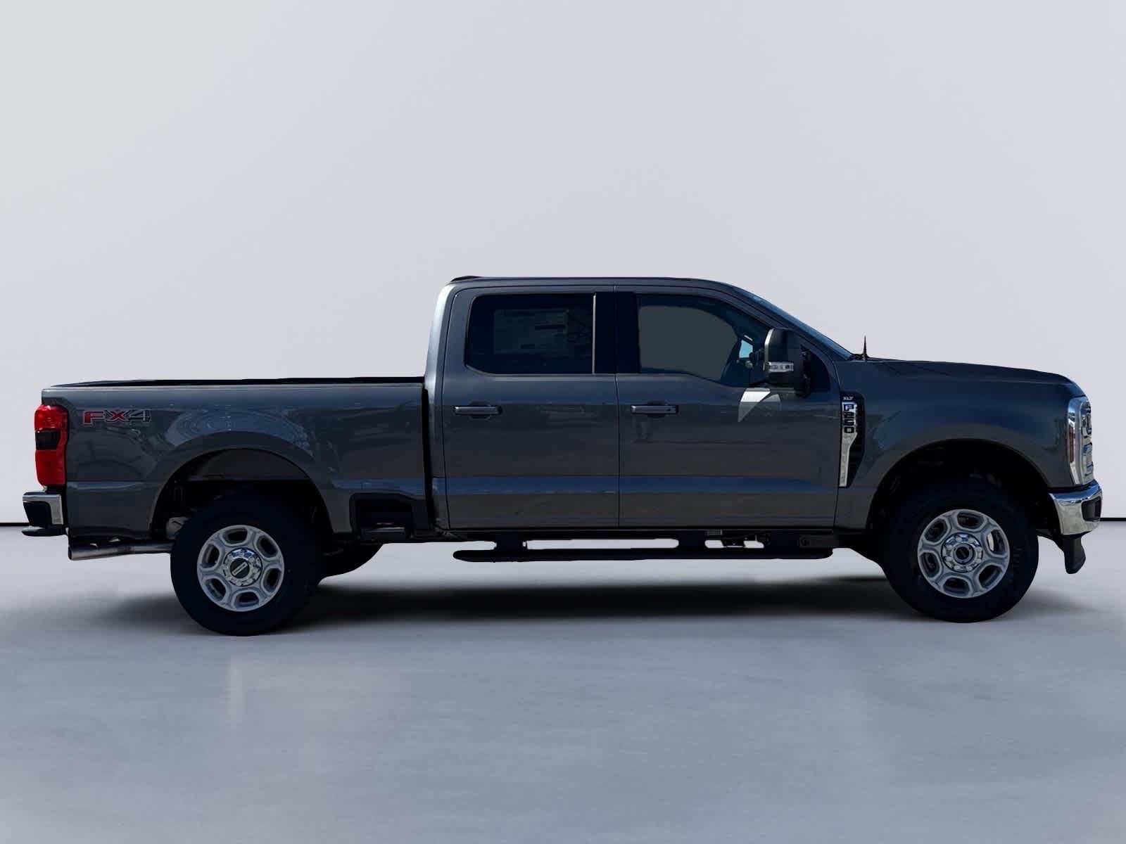 2027 Ford Super Duty F-250 SRW XLT