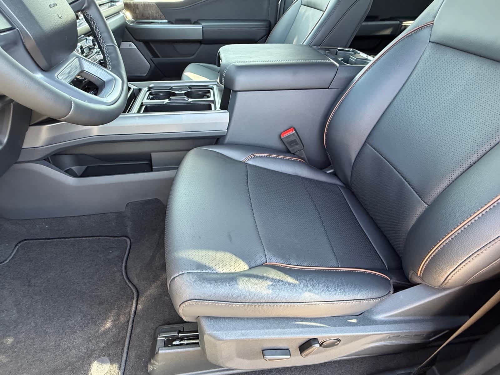 2027 Ford Super Duty F-350 SRW LARIAT