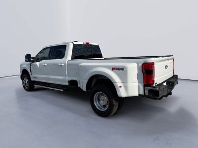 2027 Ford Super Duty F-350 DRW Pickup LARIAT