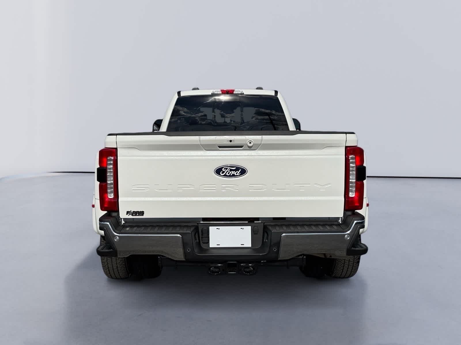2027 Ford Super Duty F-350 DRW Pickup LARIAT
