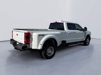 2027 Ford Super Duty F-350 DRW Pickup LARIAT