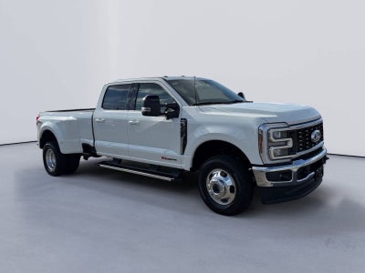 2027 Ford Super Duty F-350 DRW Pickup LARIAT