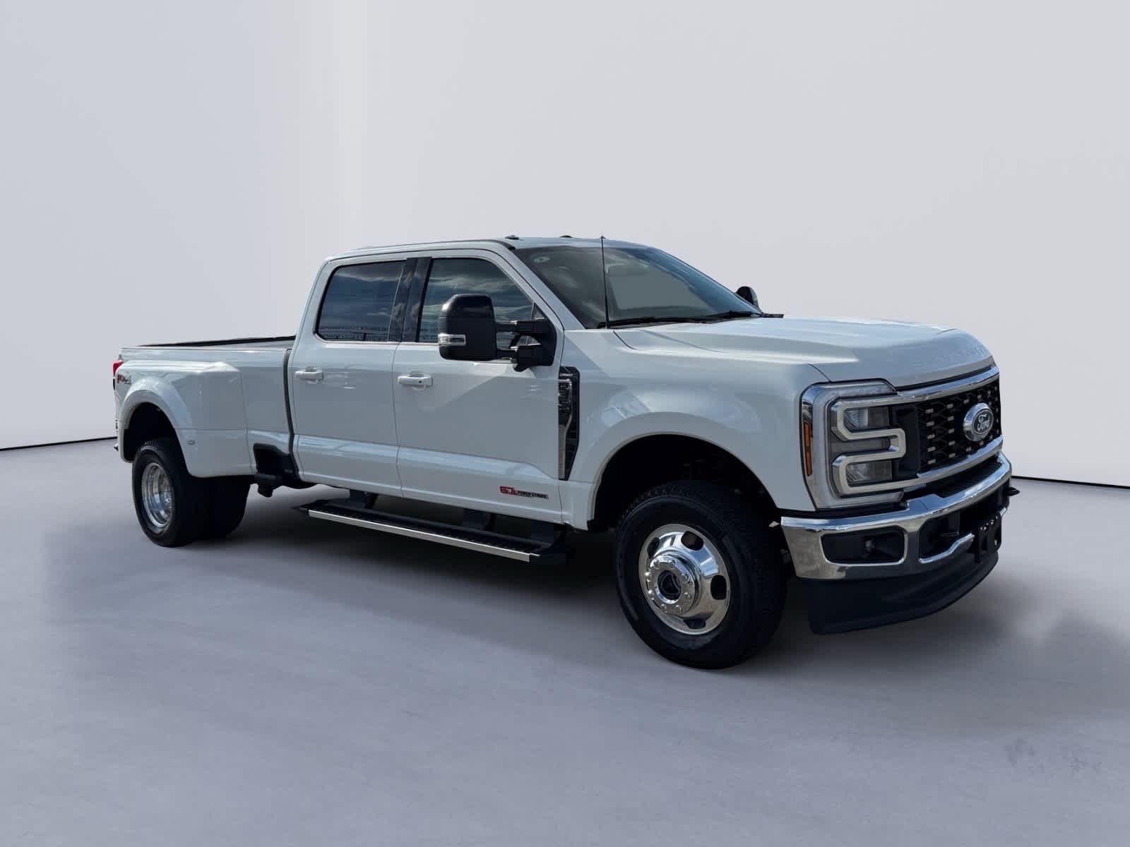 2027 Ford Super Duty F-350 DRW Pickup LARIAT