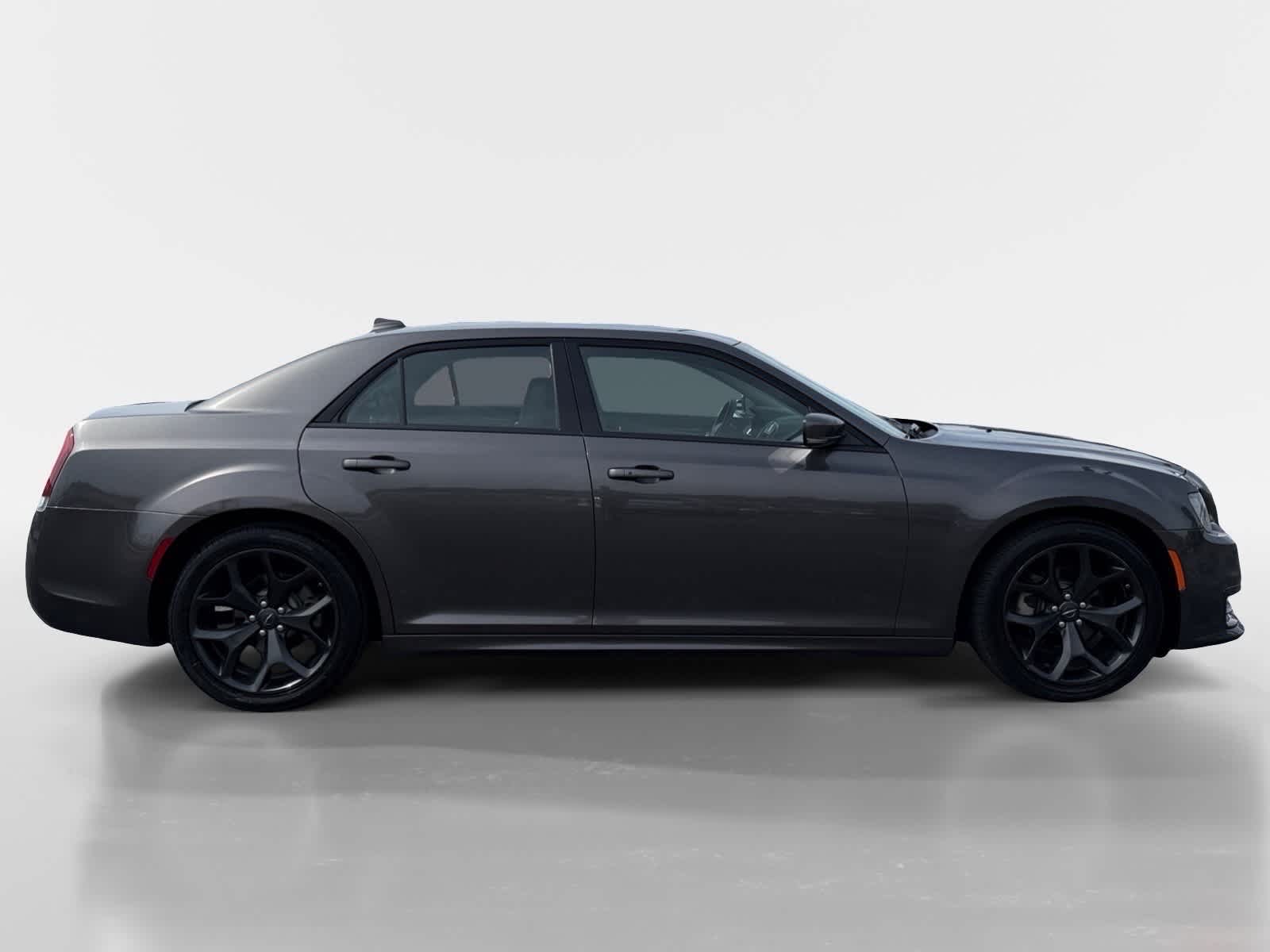 2022 Chrysler 300 Touring L