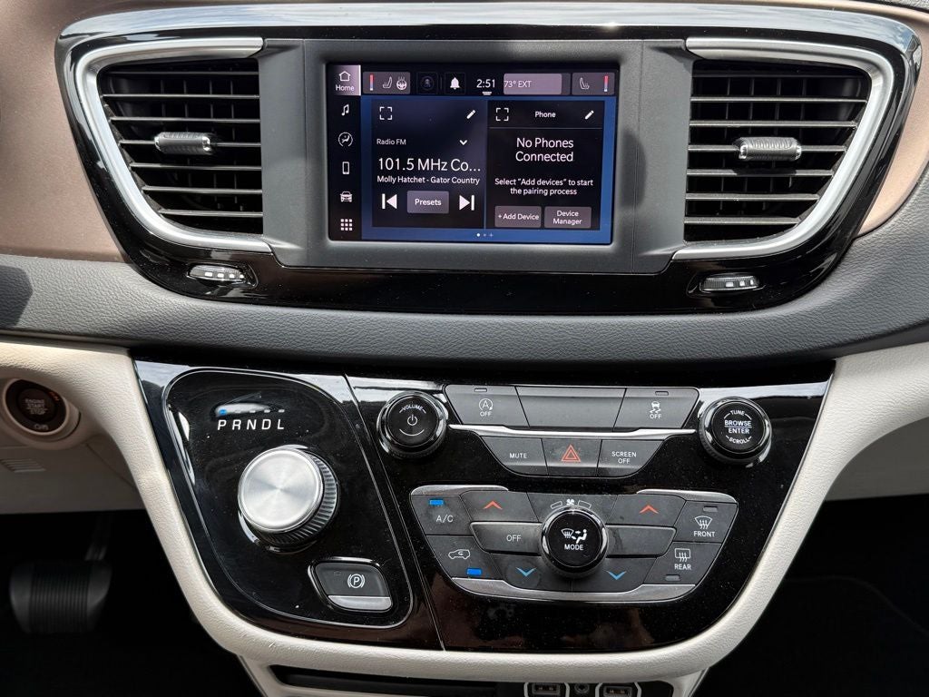 2022 Chrysler Voyager LX