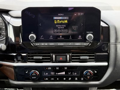 2025 Nissan Pathfinder SV